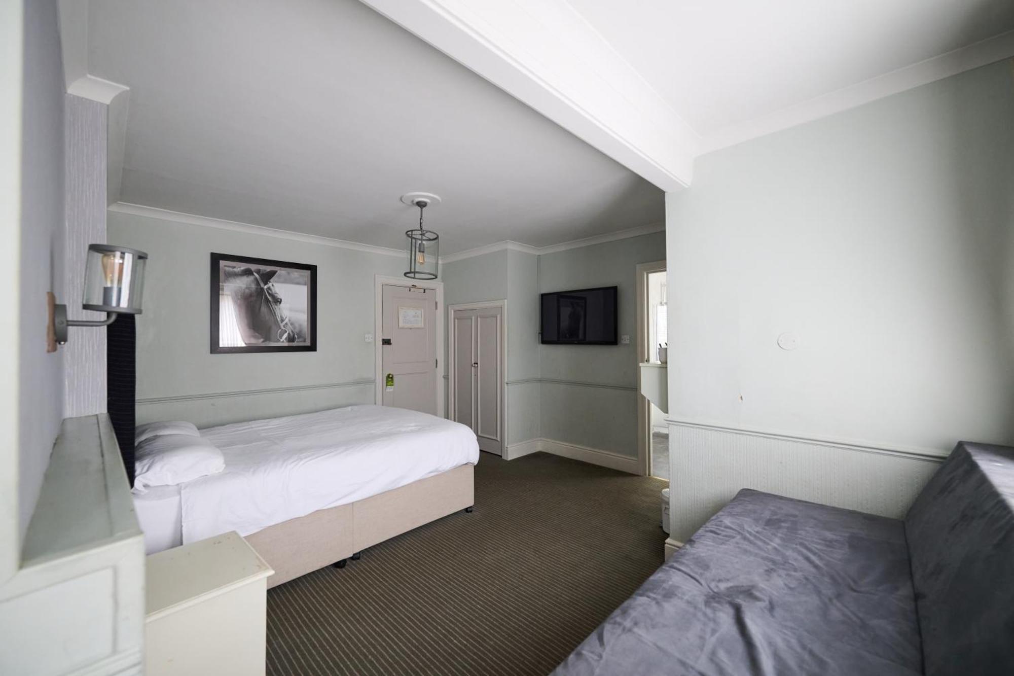 White Hart, Newmarket By Marston'S Inns Dış mekan fotoğraf