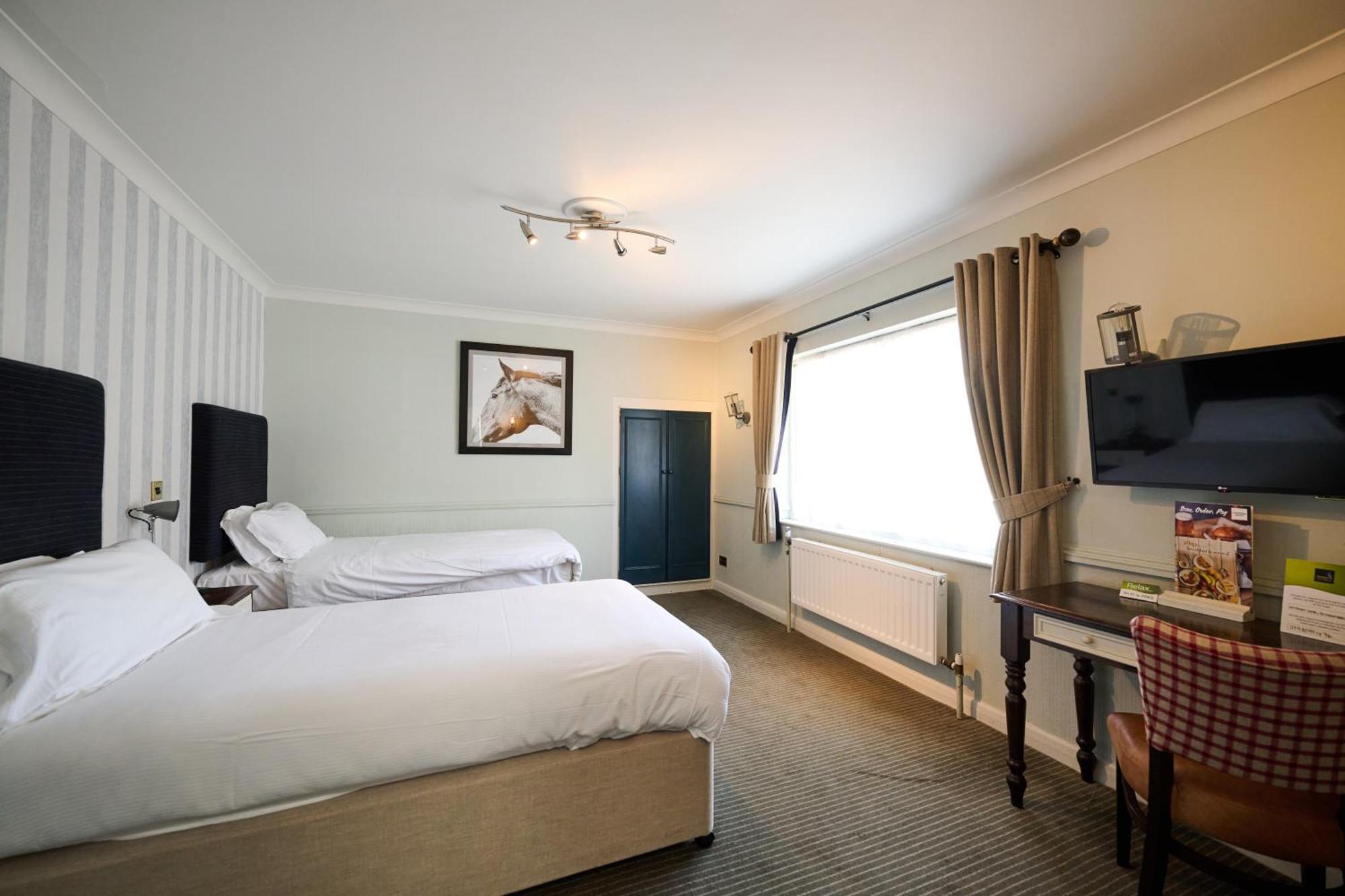 White Hart, Newmarket By Marston'S Inns Dış mekan fotoğraf